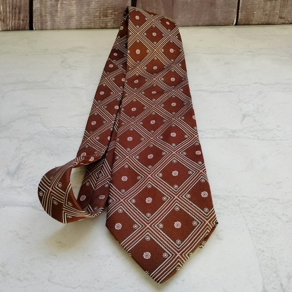 Jos A Bank Tie Necktie Brown Geometric Pattern Made in Italy Silk Tag - Picture 3 of 8